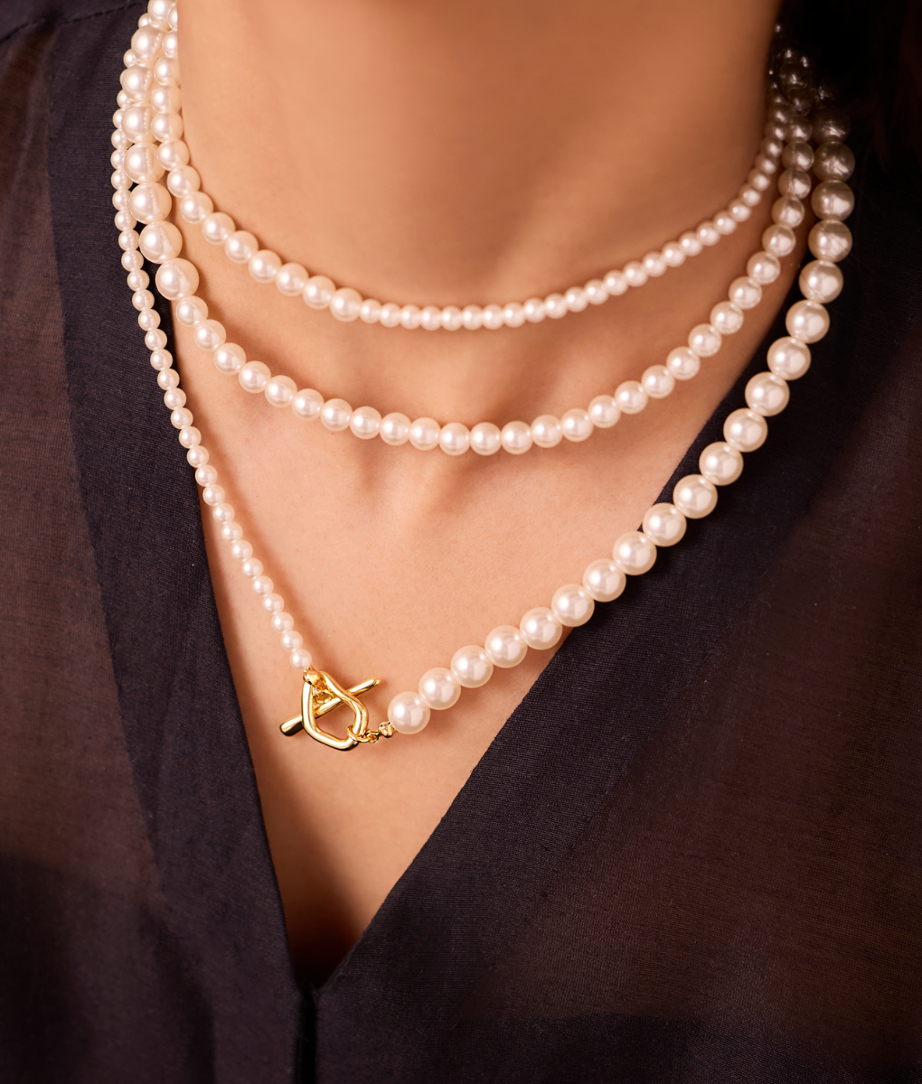 The Elira Pearl Necklace