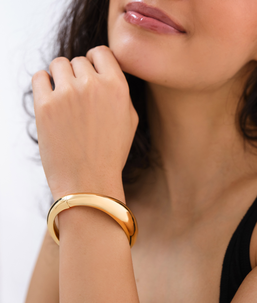 希少✨Chloe Ribbon Rhinestone Gold Bangle The Chloe Bangle - Gold – So Fetch