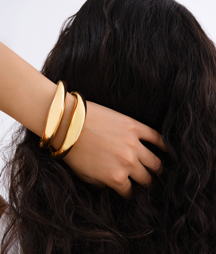 希少✨Chloe Ribbon Rhinestone Gold Bangle 希少✨Chloe Ribbon Rhinestone Gold Bangle