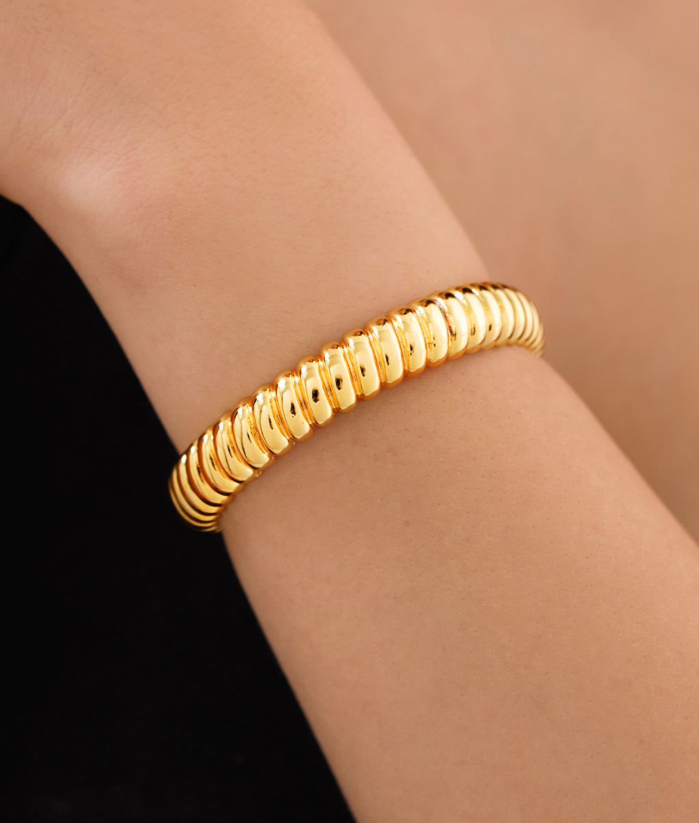 The Amaris Bangle