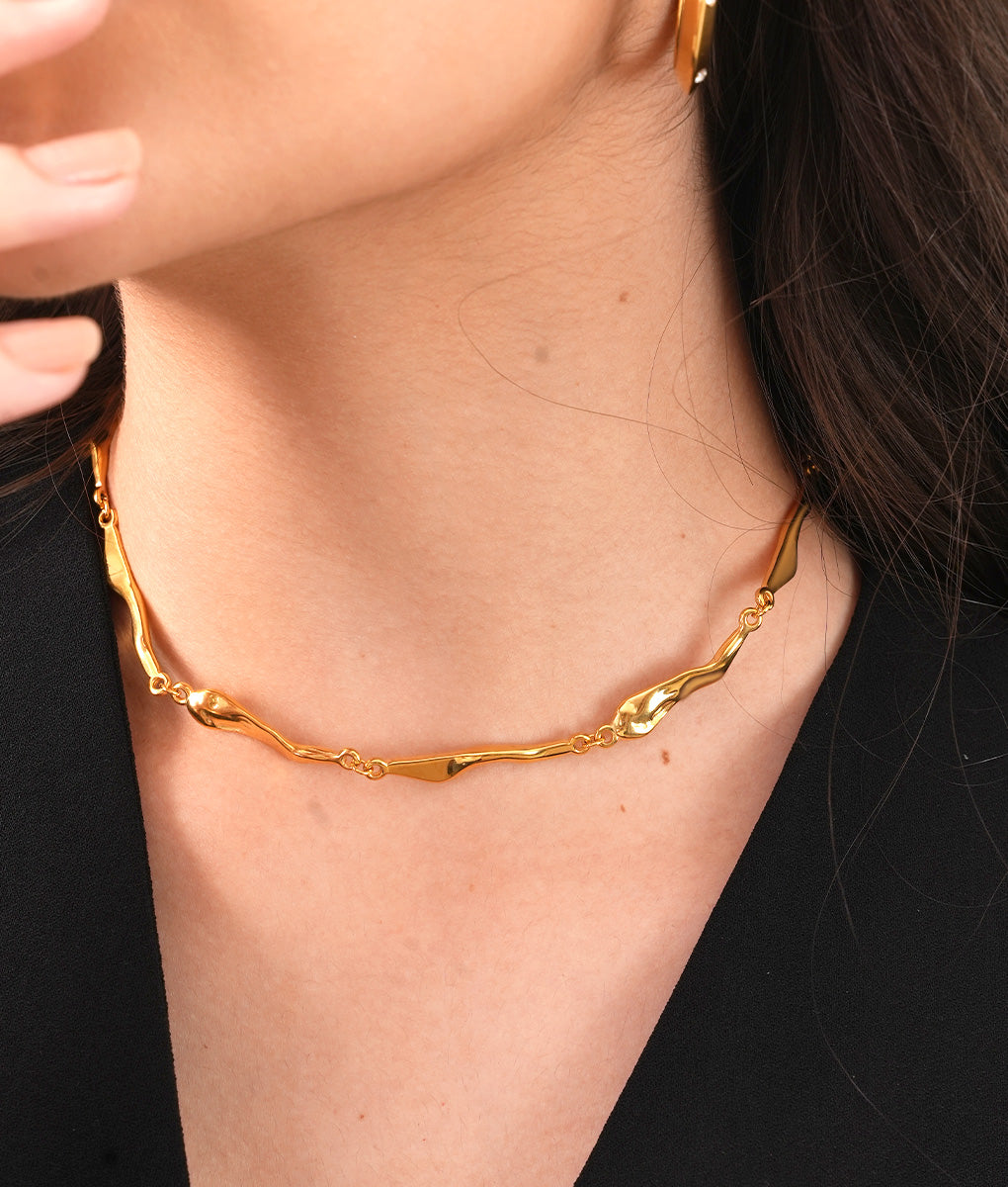 wave textured gold necklace