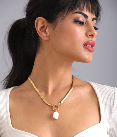 gold necklace with pearl 